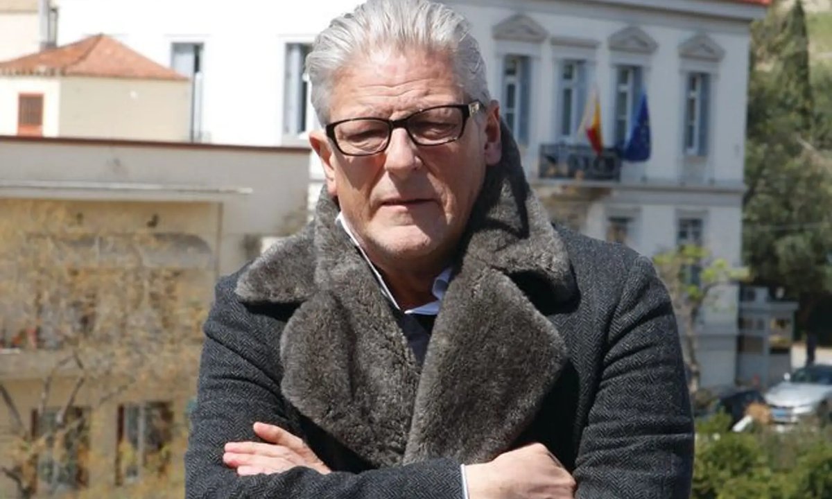 Artist Jan Fabre given 18-month suspended sentence for bullying and violence towards 5 ladies—and pays €1 symbolic compensation Artist Jan Fabre given 18-month suspended sentence for bullying and violence towards 5 ladies—and pays €1 symbolic compensation