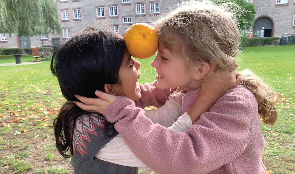 Head games: Francis Alÿs’s Children’s Game #34: Appelsindans (2022), filmed in Copenhagen
© Francis Alÿs, in collaboration with Rafael Ortega, Julien Devaux and Copenhagen Contemporary