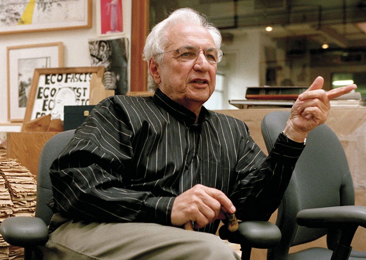 Frank Gehry in his Santa Monica studio in 2004 Photo: © Richard Sobol/ZUMApress.com / Alamy Stock Photo