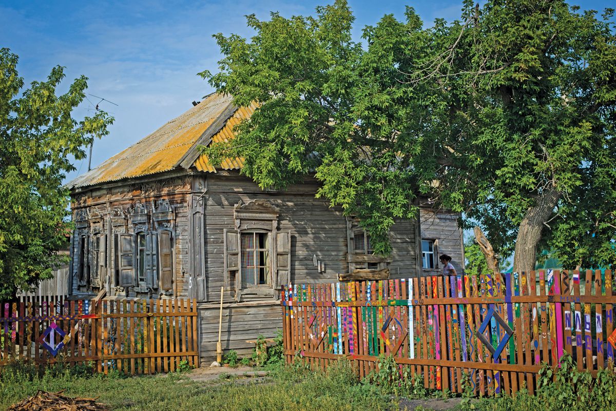 A private restorer saved the Lion House (around 1910) in Popovka. Today, it serves as a museum. archive of Julie Terekhova