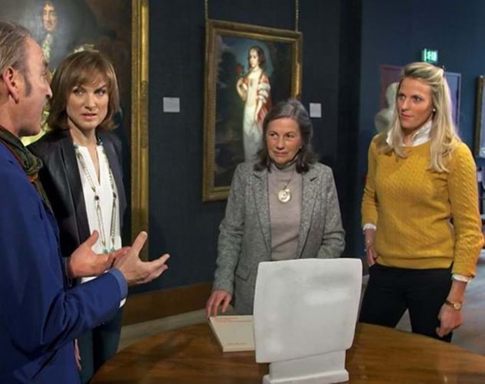Art dealer Philip Mould and Fake or Fortune? presenter Fiona Bruce attempt to authenticate a possible Giacometti sculpture brought by then-owner Claire Clark-Hall with her daughter Henrietta Plunkett © BBC