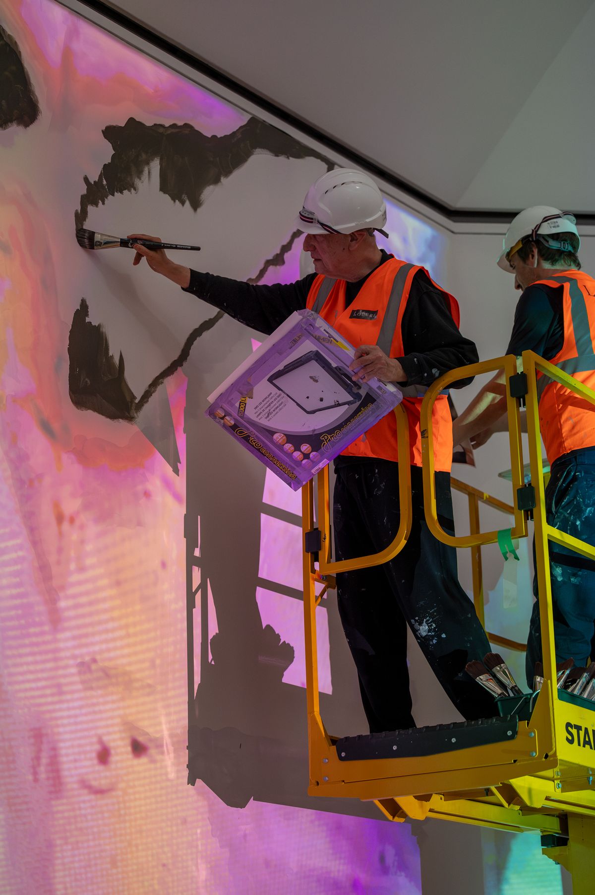 Luc Tuymans working on The Orphan at the Louvre © Museé du Louvre