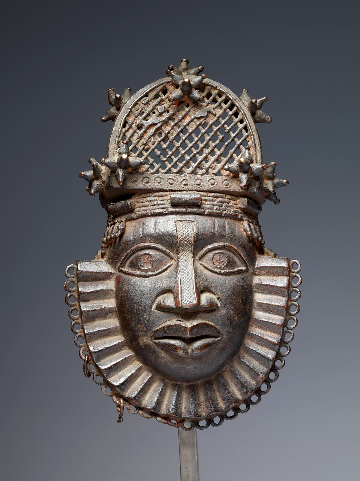 Hip mask, Benin Court workshop, Nigeria, Kingdom of Benin, Edo (17th–18th century) © Museum Rietberg, photo: Rainer Wolfsberger