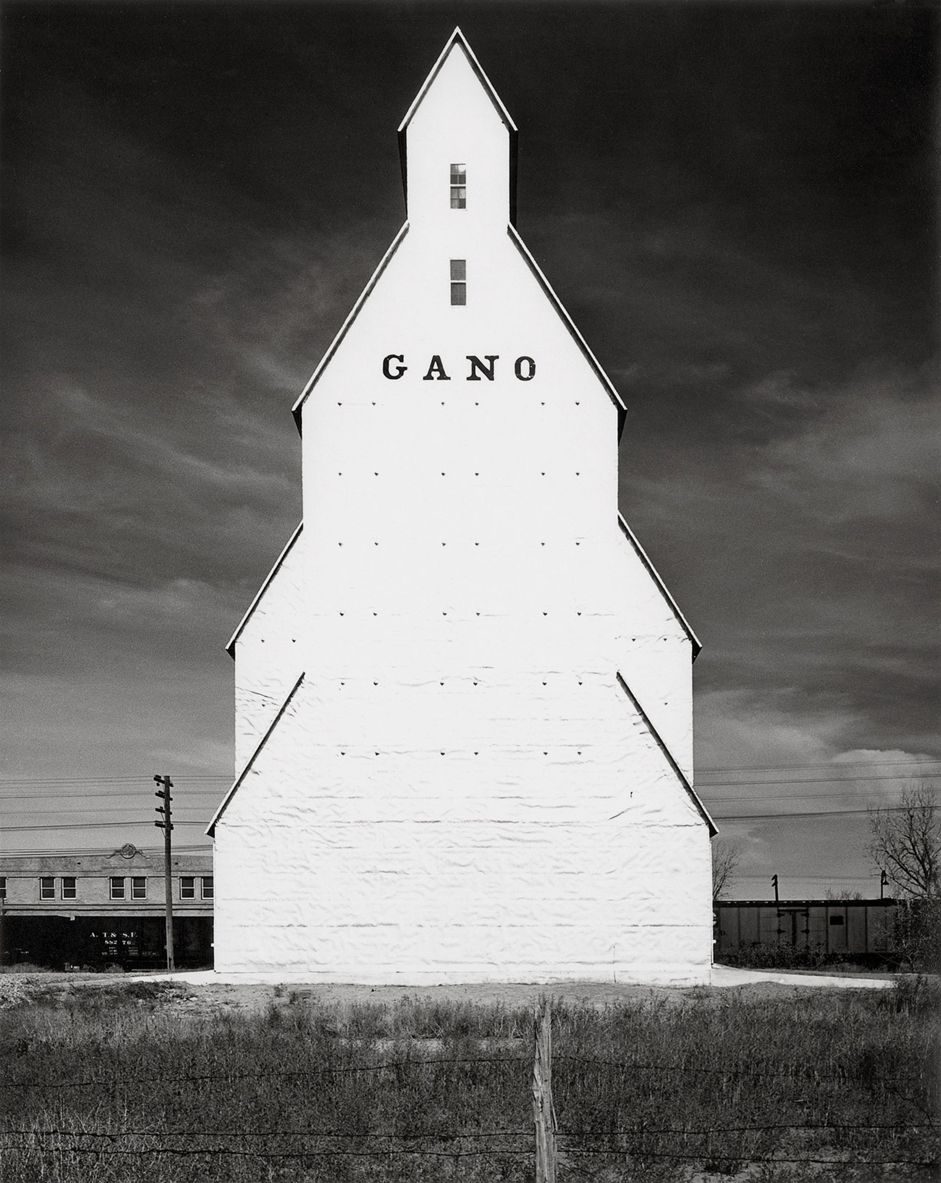 Wright Morris's Gano Grain Elevator, Kinsley, Western Kansas (1940) © Estate of Wright Morris