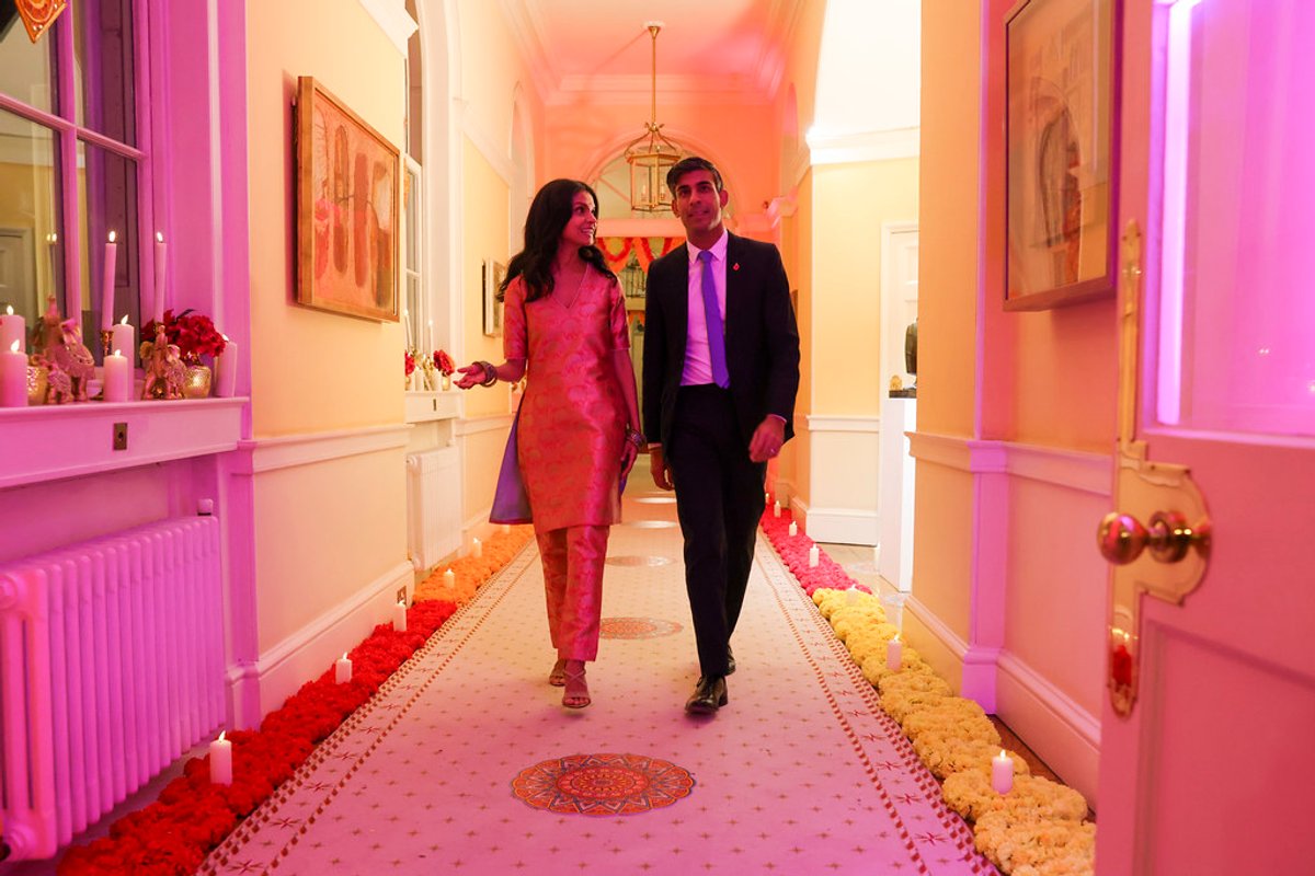 UK prime minister Rishi Sunak and his wife Akshata Murty wander the corridor surrounded by works from Newcastle's Laing Art Gallery
Photo: Crown