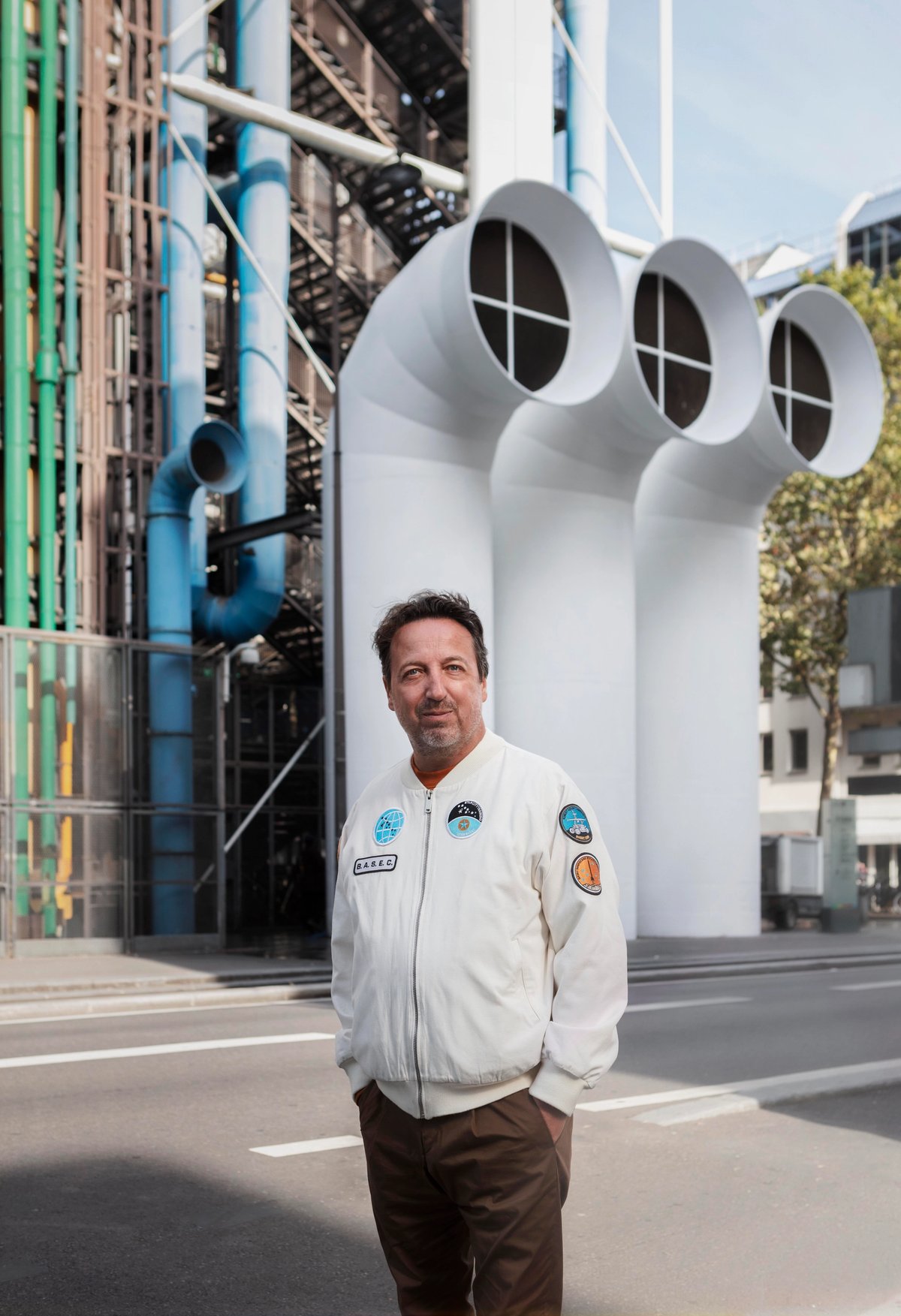 Emmanuel Perrotin outside the Pompidou
© Tanguy Beurdeley. Courtesy Perrotin