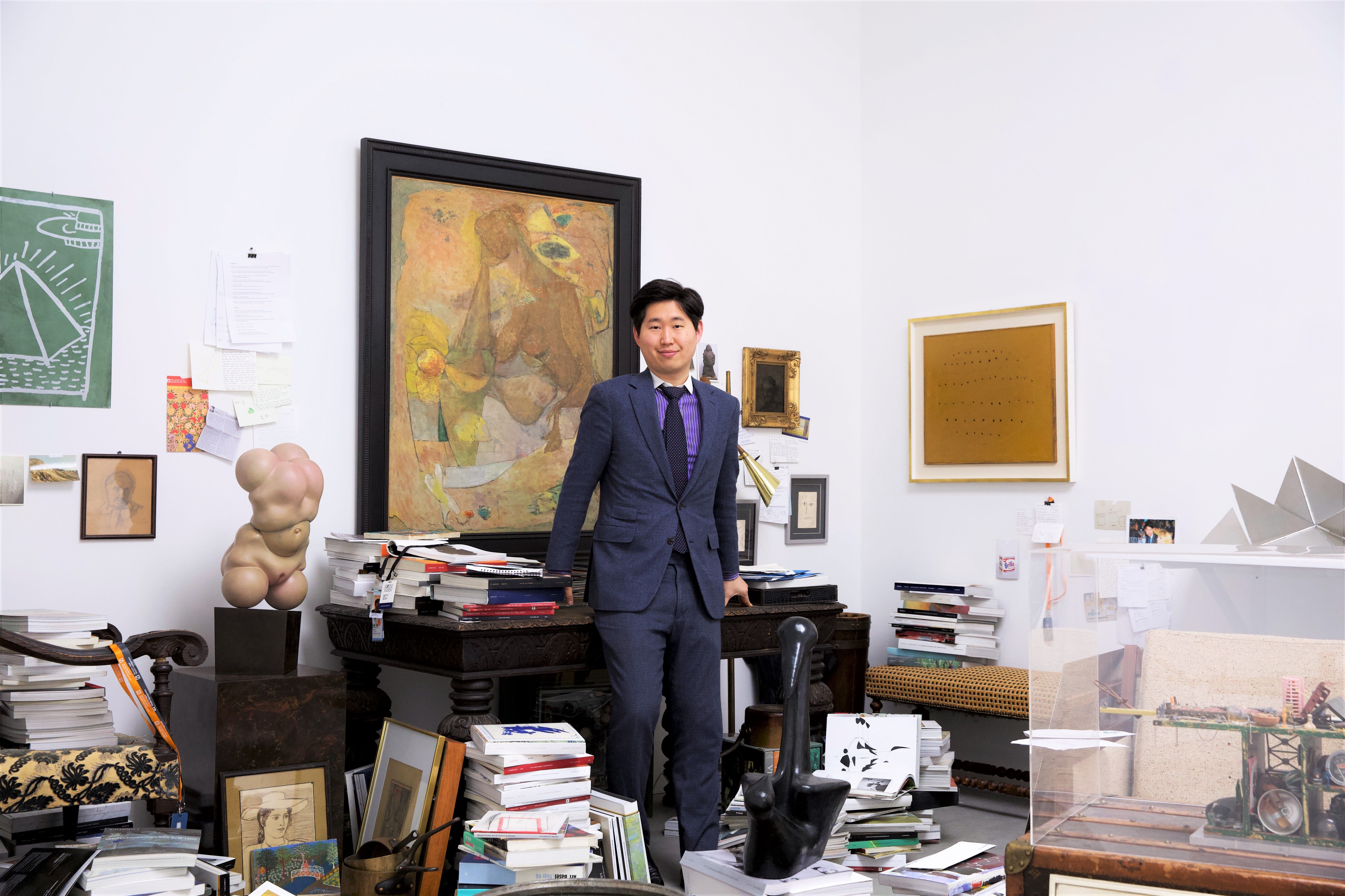 As his gallery marks a decade in business, New York dealer Hong