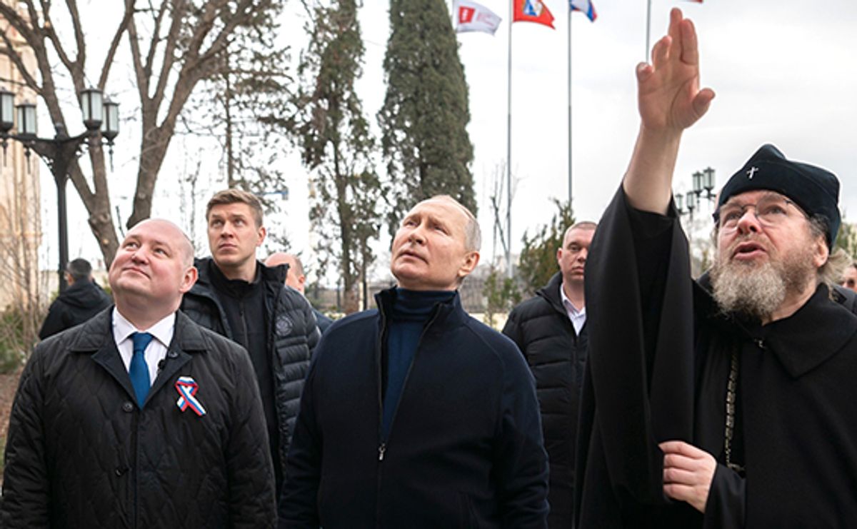 Russian President Vladimir Putin with Governor of Sevastopol Mikhail Razvozhayev (on the left) and Metropolitan Tikhon (Shevkunov) of Pskov and Porkhov, the chairman of the Patriarchal Council for Culture at the Tauric Chersonesos historical archaeological park. © Photo: Anna Sadovnikova