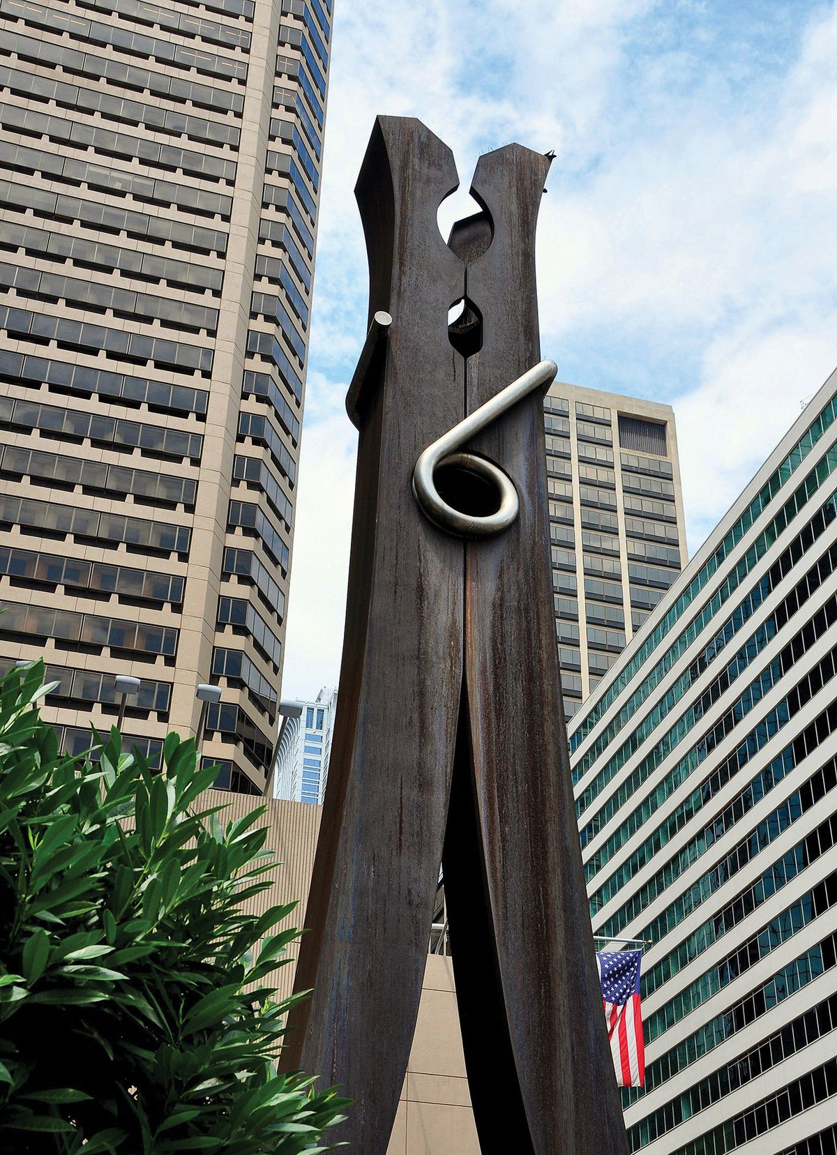 Claes Oldenburg’s steel Clothespin (1976), located in New York Roman Babakin/Shutterstock