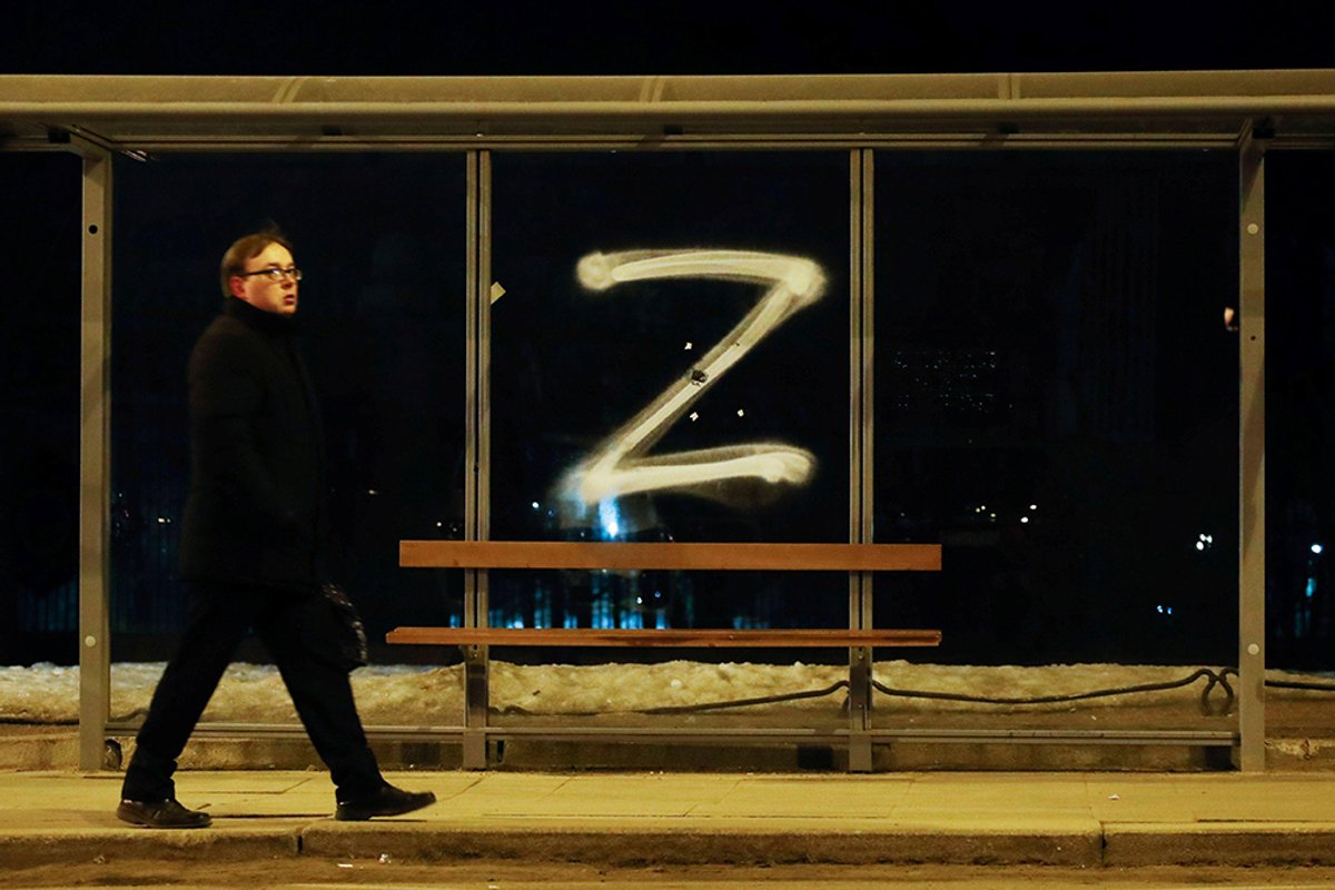 The symbol "Z" in support of Russian troops has appeared on bus stops, tanks and pro-Russia demonstrations © Reuters/Staff