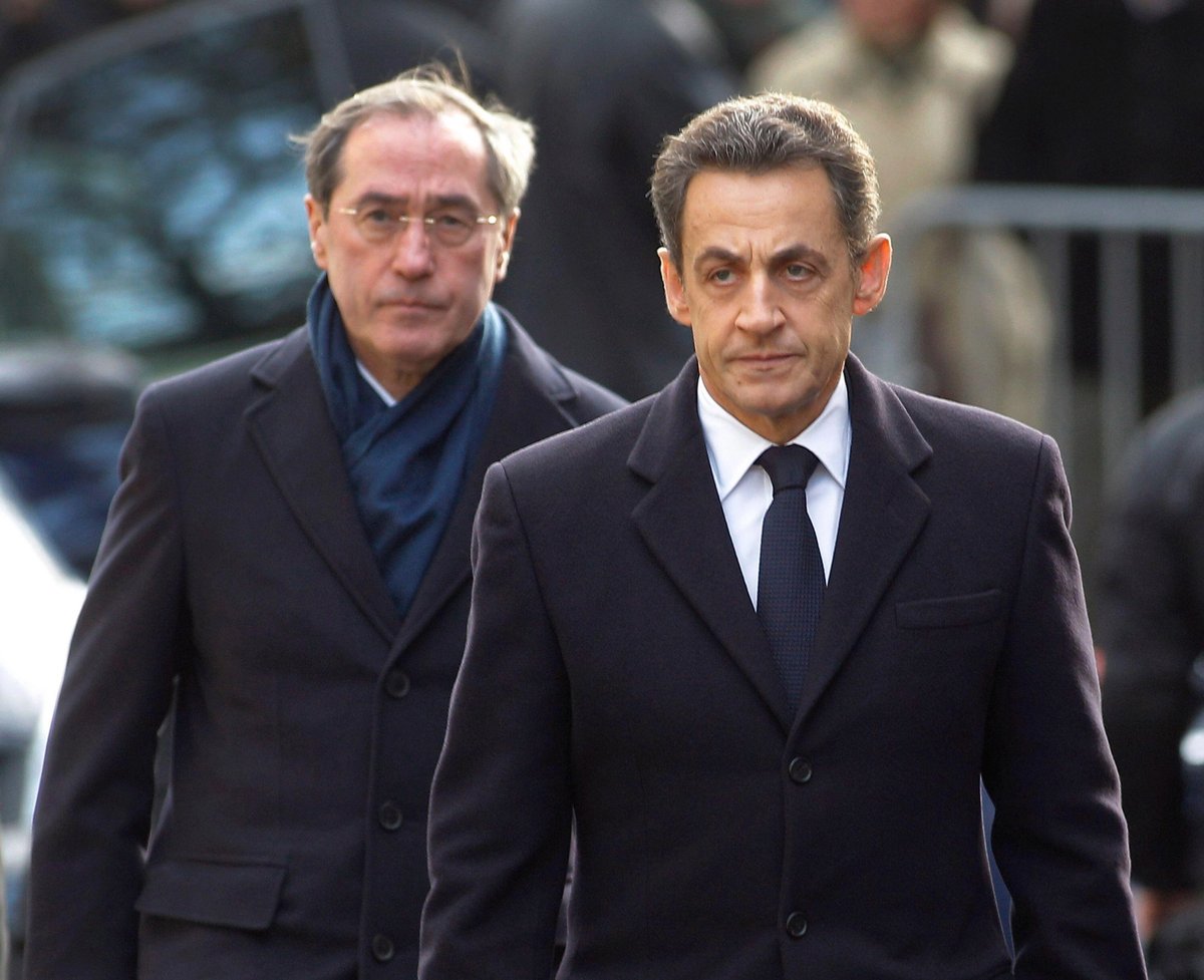 Claude Guéant (left) was the interior minister under Sarkozy (right) from February 2011 to May 2012
Photo: Associated Press / Alamy Stock Photo