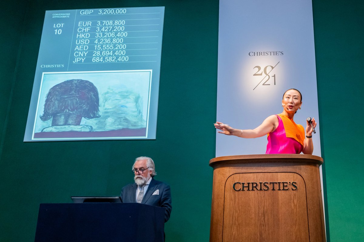Auctioneer Yü-Ge Wang selling Philip Guston's Mirror Head at Christie's London
© Christie's