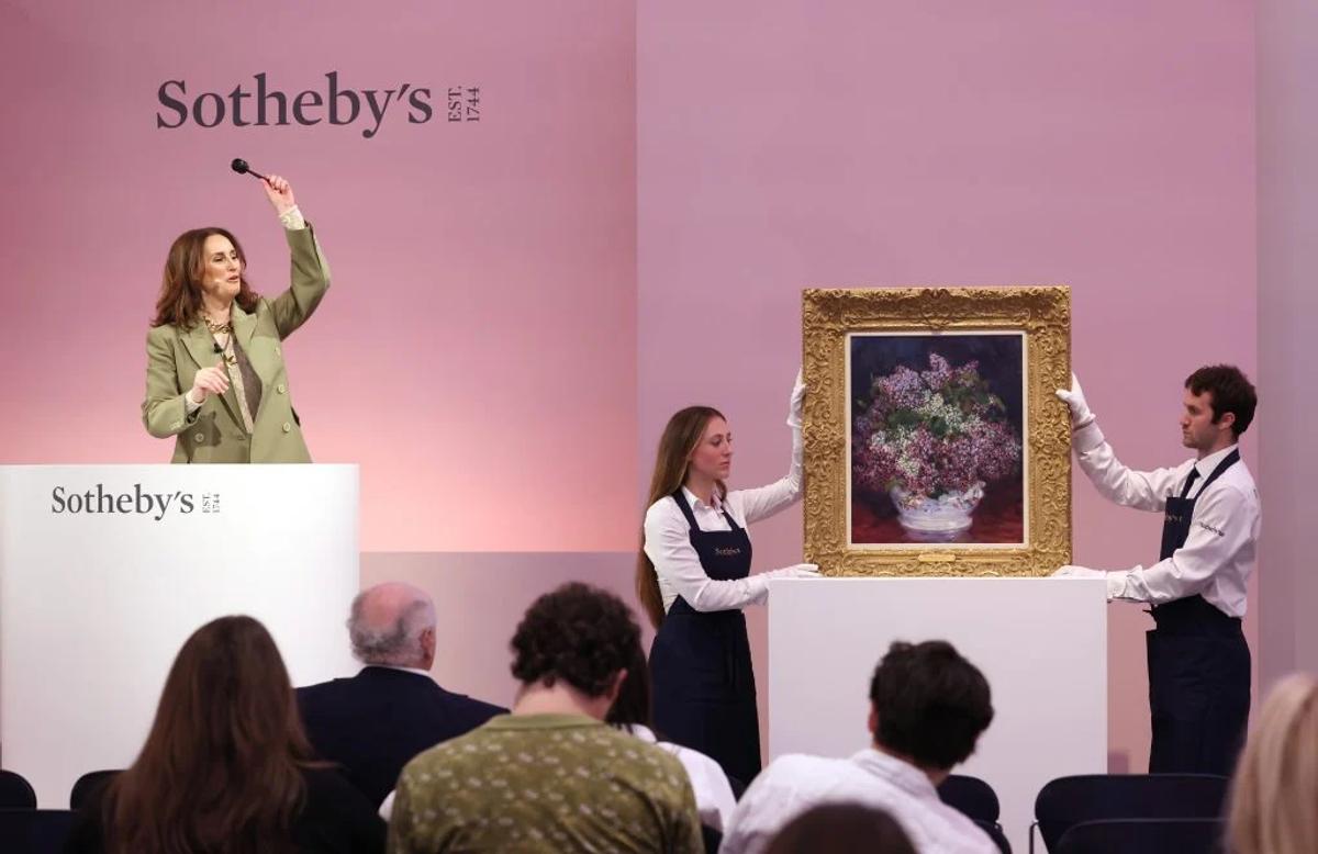 Helena Newman, auctioneering Pierre-Auguste Renoir's Bouquet de lilas at Sotheby's Evening Auction, London, June 2024. Image courtesy of Sotheby's