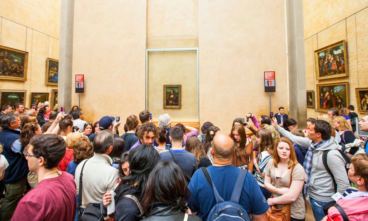 Louvre forced to close after staff walk out protesting overcrowding