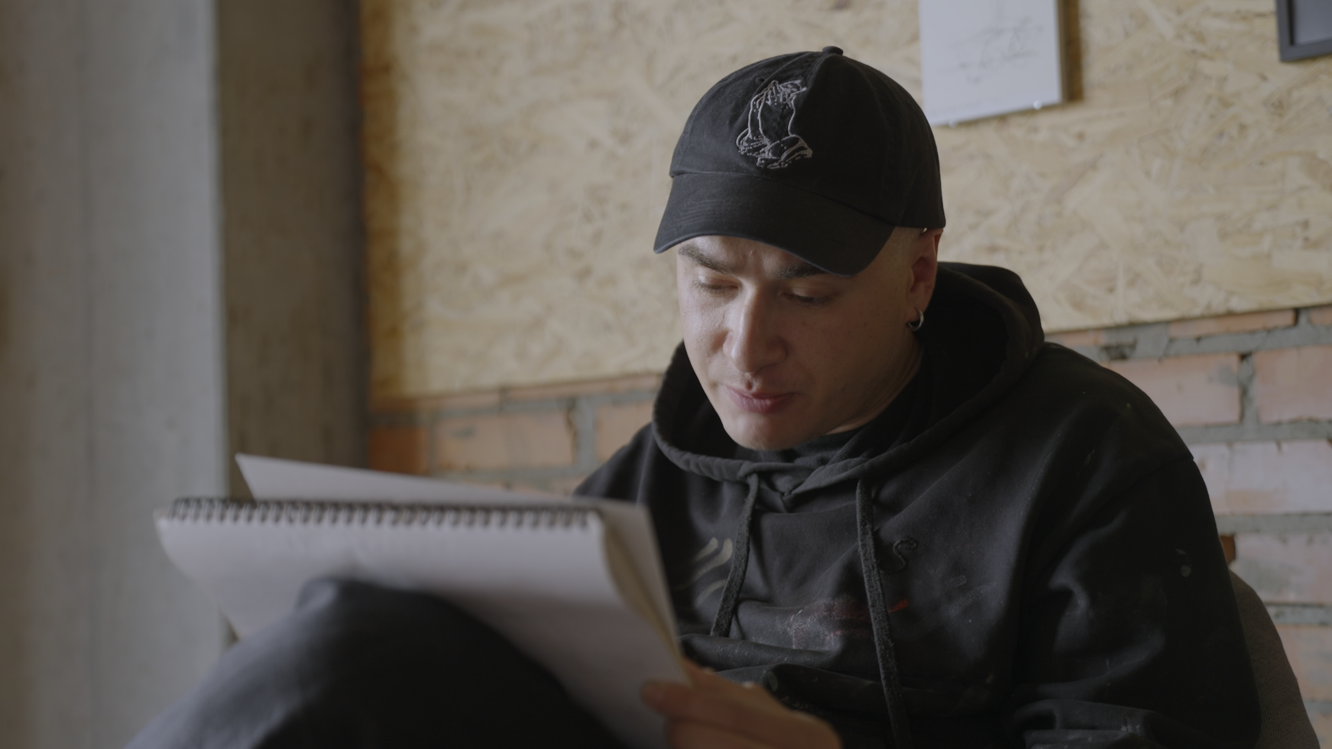 Nikita Kadan working on A New Integrity, commissioned by RIBBON International, 2025

Photo: Adam Simons and RIBBON International