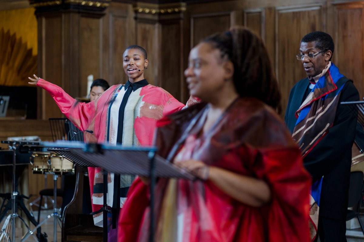 Creative Director/Co-Librettist Rachel Jones and lead soprano Gweneth Ann Rand, Hey, Maudie (2023). A collaborative performance conceived by Rachel Jones. Commissioned and presented by theRoberts Institute of Art.
Photo: Anne Tetzlaff