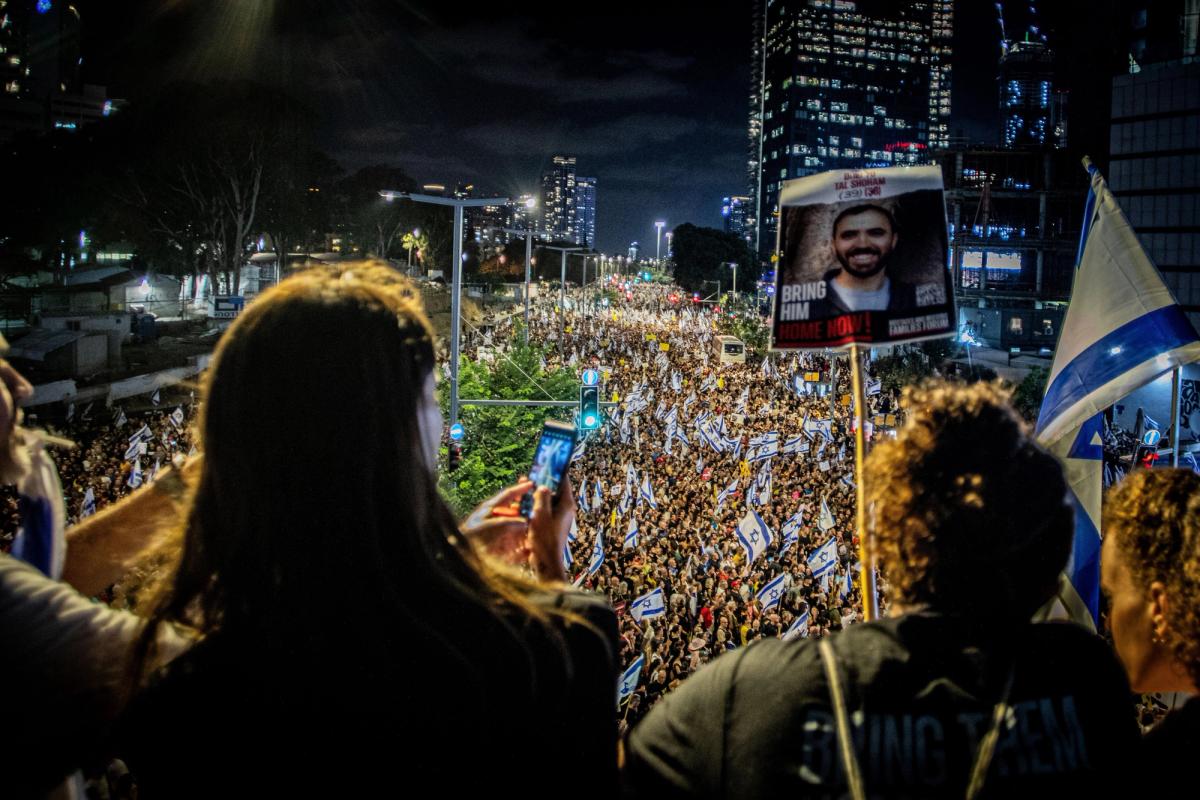 Hundreds of thousands of protestors took to the streets across Israel demanding a hostage deal © Eyal Warshavsky / Alamy Stock Photo