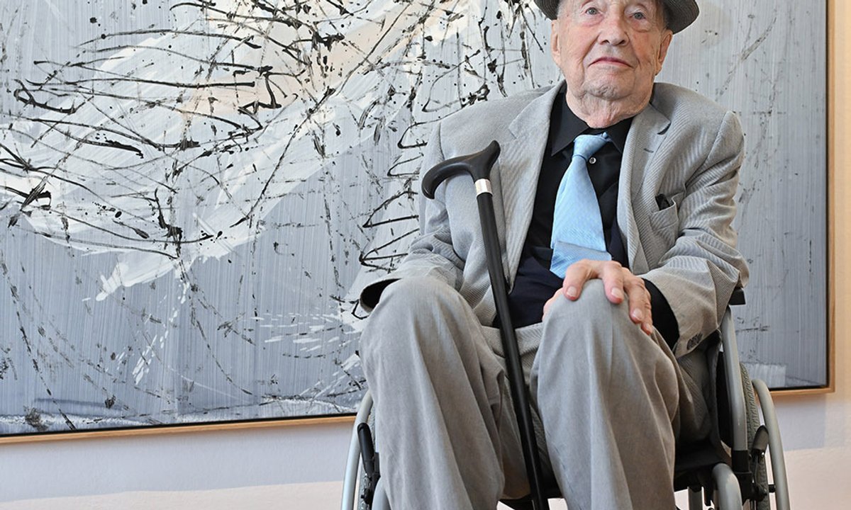 'Where there's a will, there's a way': Georg Baselitz incorporates his wheelchair into his art