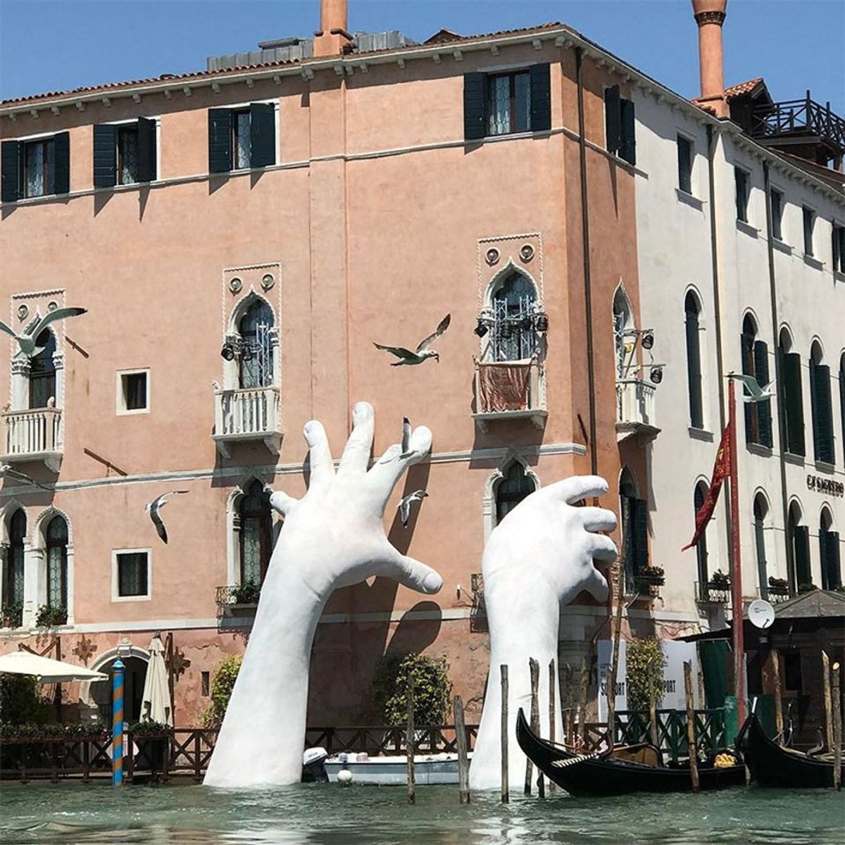 Support by Lorenzo Quinn, which was installed in Venice's Grand Canal Lorenzo Quinn