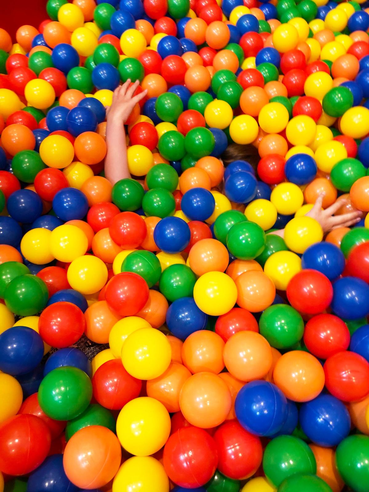 Juergen Teller, Demelza Kids No. 20 (2018) © 2018 Juergen Teller.