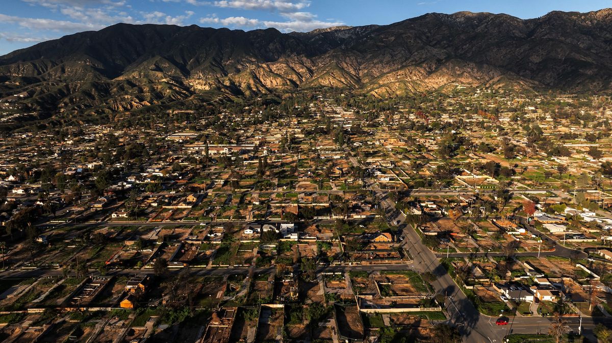 Altadena on 7 January 2026, the anniversary of the Eaton fire Photo: Ted Soqui/SIPA, courtesy Sipa USA/Alamy Live News