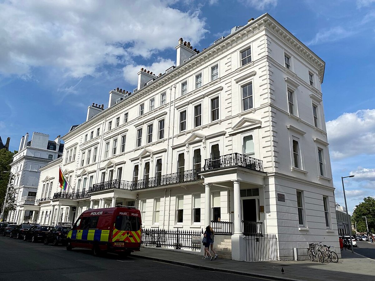 The South Kensington commercial gallery and temporary exhibition hub opened in 2020, generating excitement among the cultural crowd © No Swan So Fine