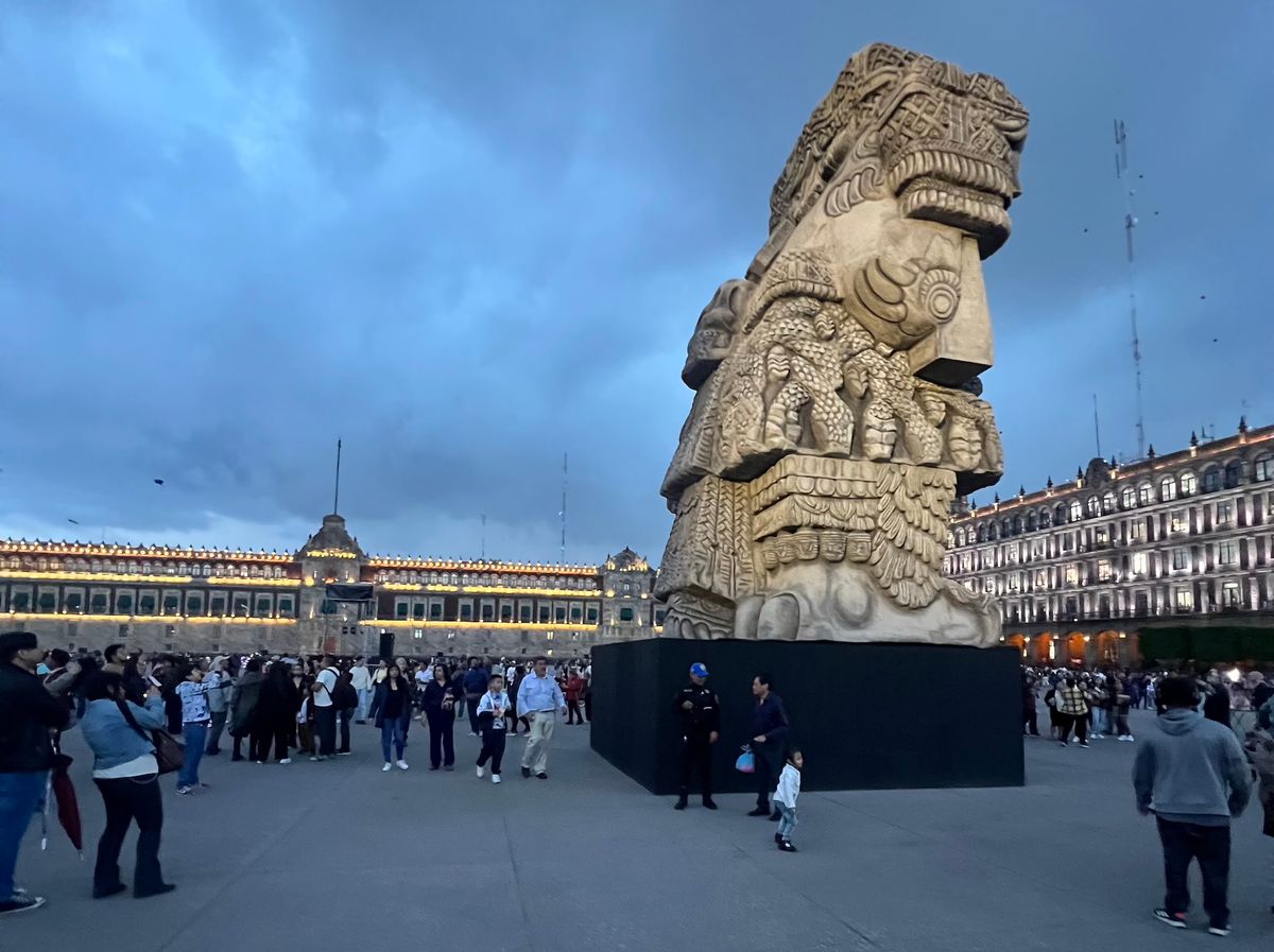 Mexico City's Zócalo, which is currently hosting large-scale reproductions of famous Mexica artefacts
Photo: Constanza Ontiveros Valdés