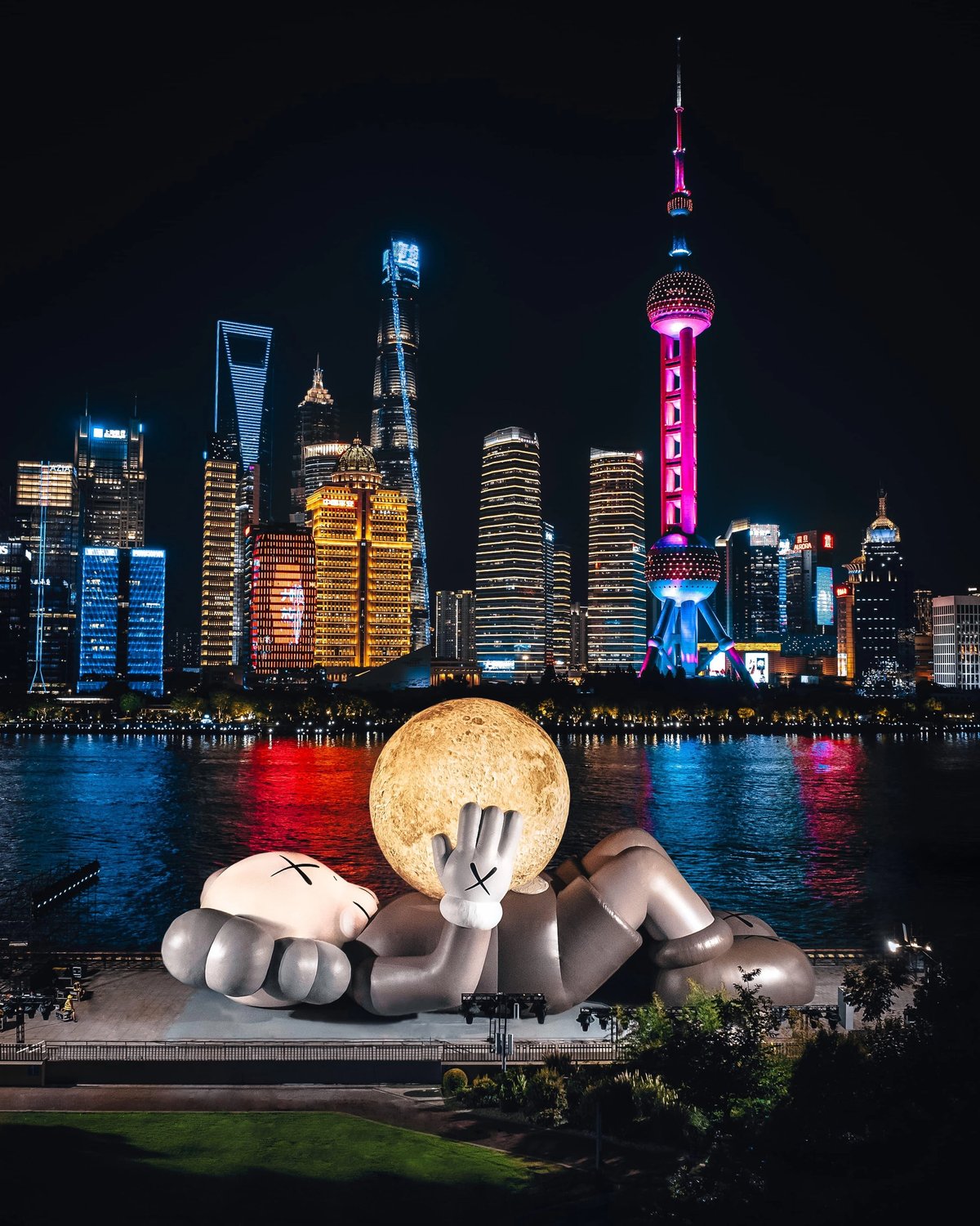 KAWS, HOLIDAY SHANGHAI at the North Bund dock, Shanghai
Photo Courtesy of AllRightsReserved Ltd