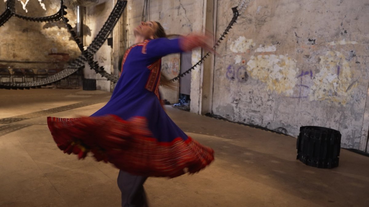 A member of the Dáiddadállu network takes part in a performance
Courtesy of Dáiddadállu