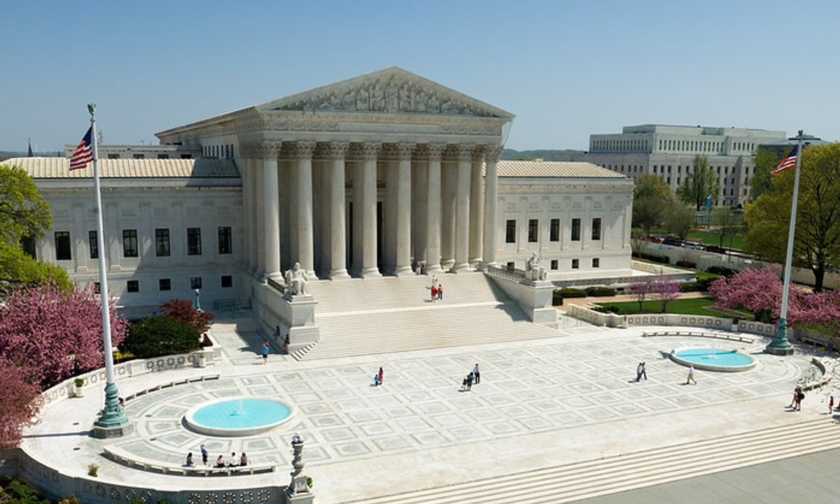 Trump may order all new government buildings to be designed in the