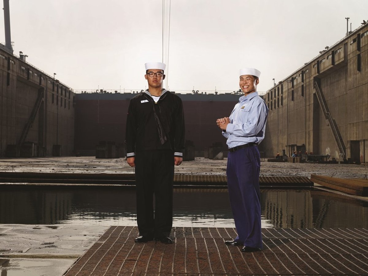 Heinkuhn Oh, A laughing sergeant and a private E-2 at attention, (October 2010, 2010) Courtesy the artist