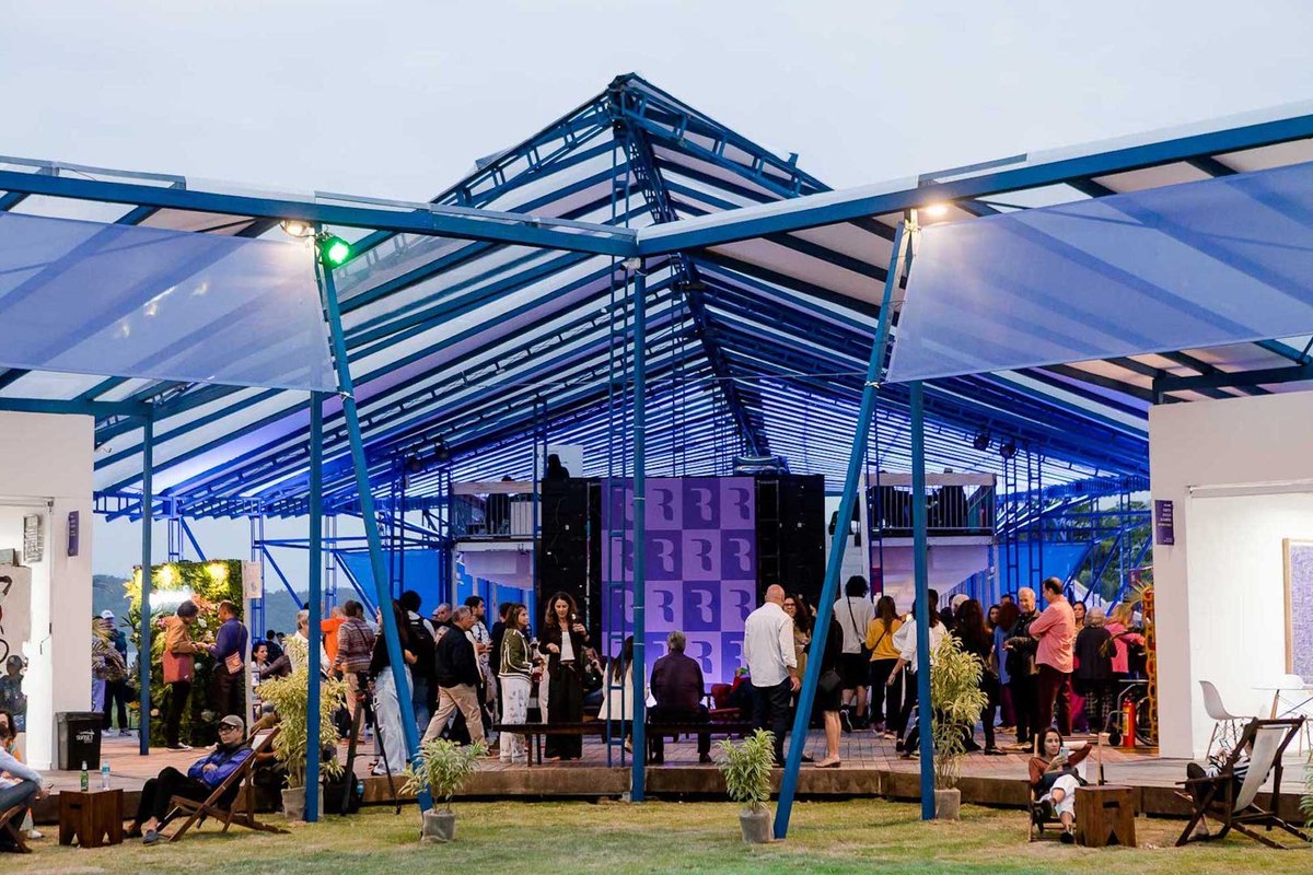 Visitors to ArtRio 2022 at the Marina da Glória Photo by Bruno Ryfer