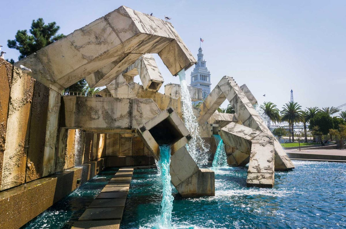 Vaillancourt Fountain, Embarcadero Plaza, San Francisco © Sundry Photography/Alamy Stock Photo