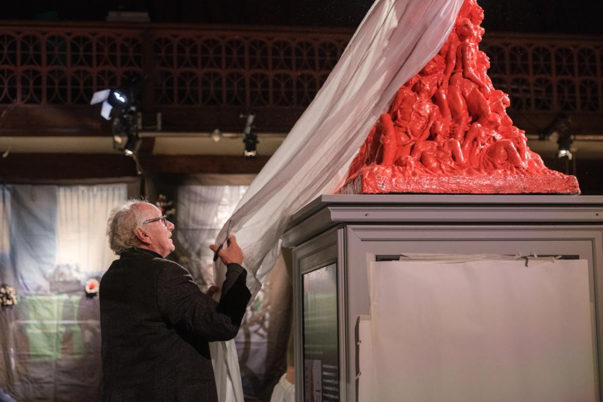 Jens Galschiøt unveiling the new Pillar of Shame work in London
© Artvocate