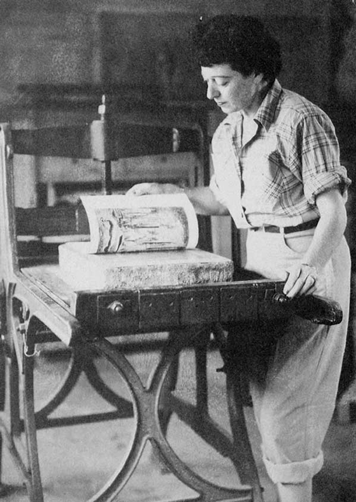 Margaret Lowengrund printing River Traffic in Woodstock, around 1946; she opened The Contemporaries in 1952

Courtesy Print Center New York

