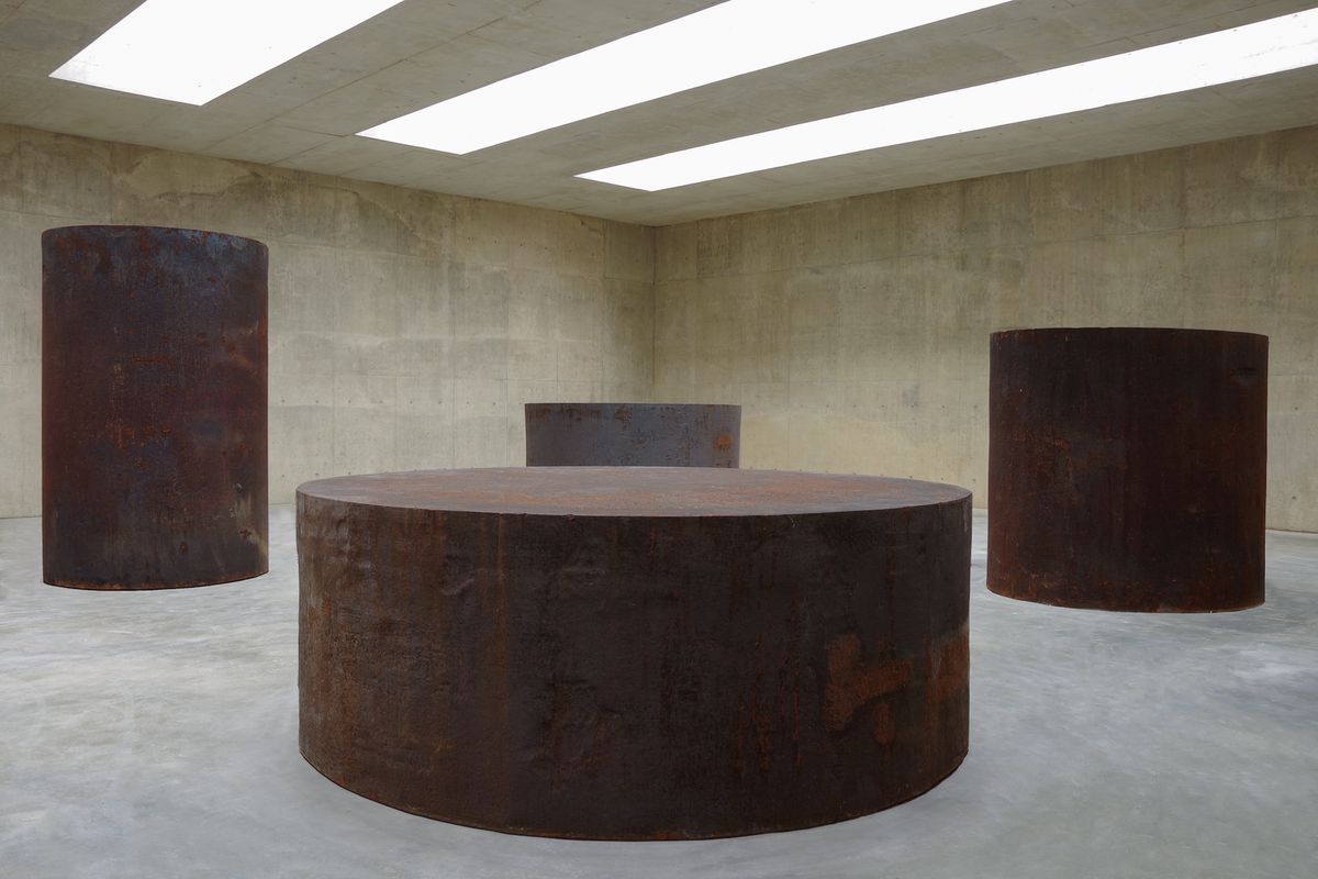 Richard Serra, Four Rounds: Equal Weight, Unequal Measure,
2017, forged steel © 2022 Richard Serra / Artists Rights Society (ARS), New York. Courtesy: Glenstone Museum