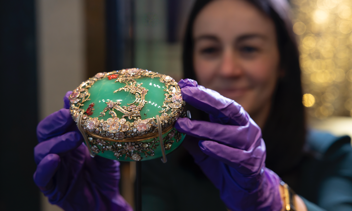 Snuffboxes stolen in Paris daylight robbery to go on display at V&A