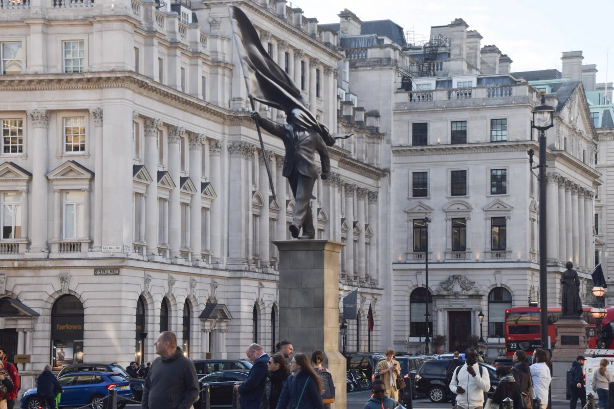 A new sculpture has appeared in central London Photo: ZUMA Press Wire via Reuters Connect