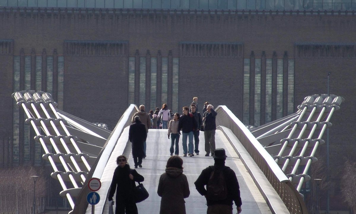 Should English museums charge tourists? Plus, Raphael at the Met and Senga Nengudi at the Whitechapel Gallery-podcast