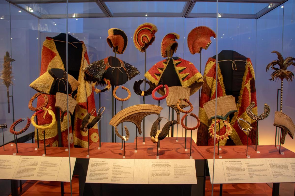 Featherwork & ornaments on display that evoke a gathering of ali‘i (chiefs)

© The Trustees of the British Museum, photo by MKH
