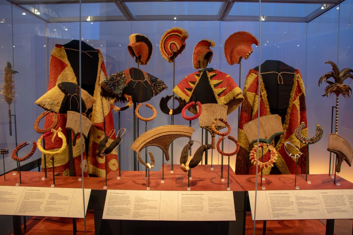 Featherwork & ornaments on display that evoke a gathering of ali‘i (chiefs)
© The Trustees of the British Museum, photo by MKH