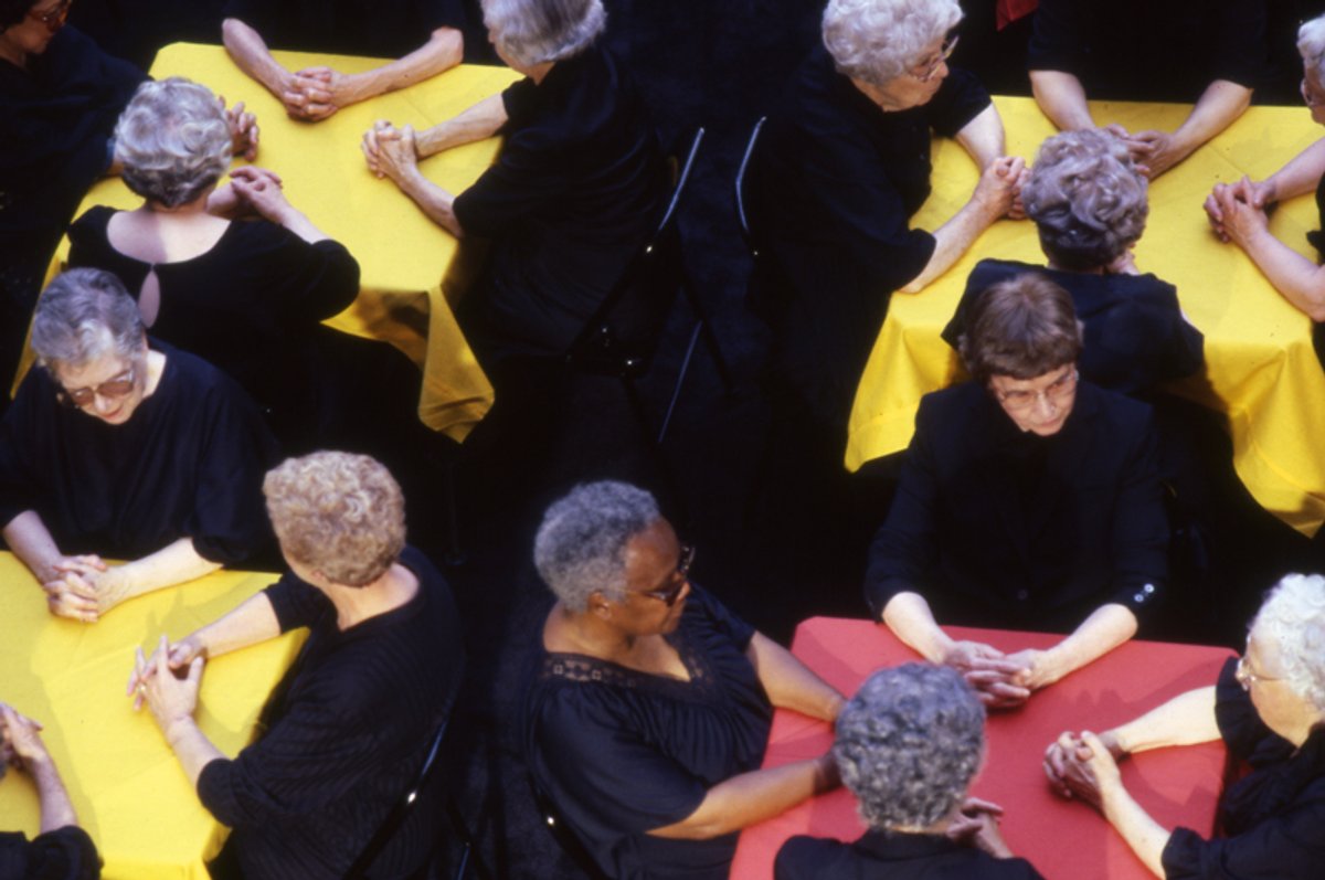 Performance documentation, Suzanne Lacy, The Crystal Quilt (1987) at the IDS Center Crystal Court, Minneapolis. Courtesy of Suzanne Lacy Studio.