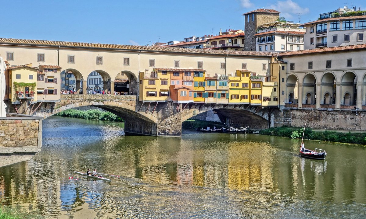 Mamma mia! Tourist fined for driving over Florence’s Medieval bridge Ponte Vecchio Mamma mia! Tourist fined for driving over Florence’s Medieval bridge Ponte Vecchio