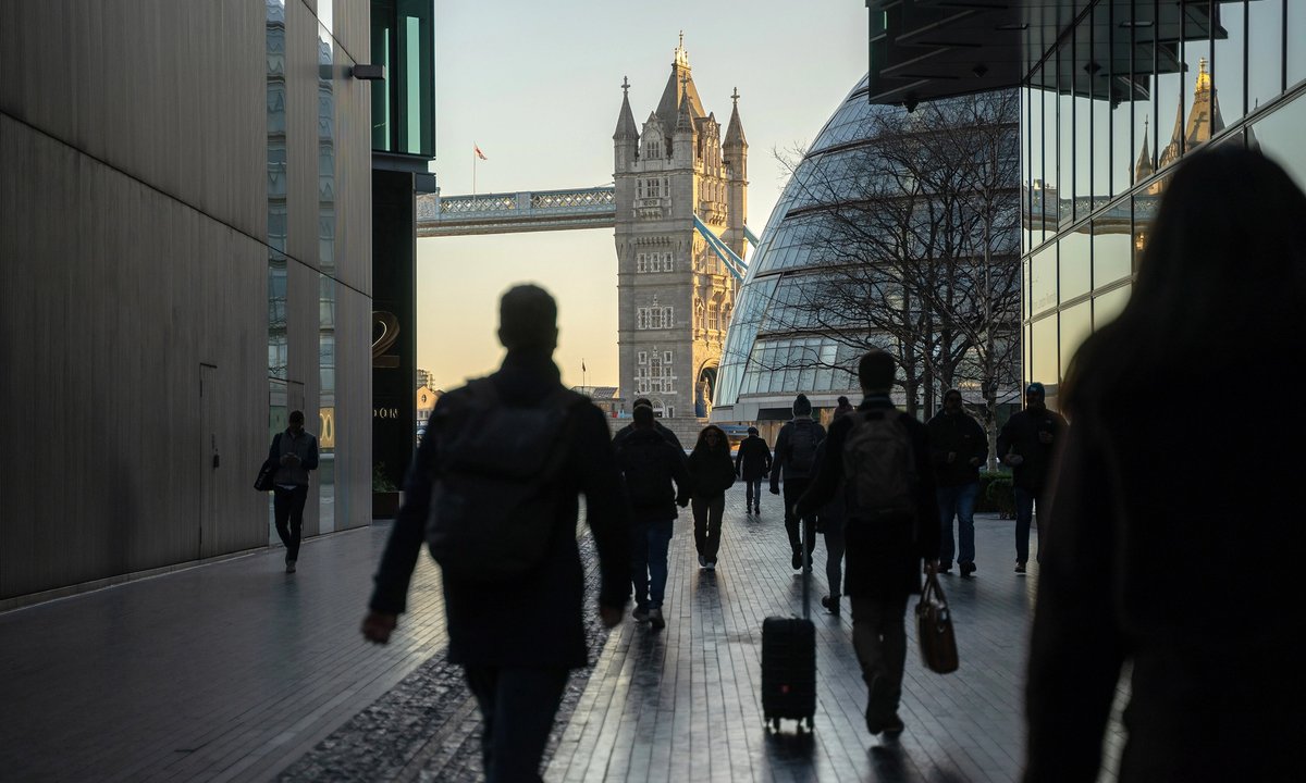 Show me the money: gallery and auctioneer accounts reveal reality of a tough market