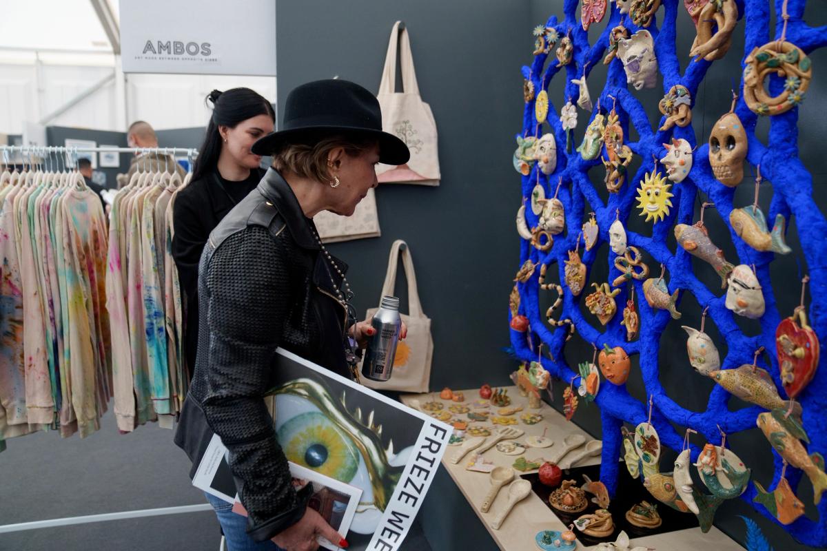 The latest presentation by Ambos at Frieze Los Angeles features a "tree of life" sculpture filled with works created by students on its ceramics programme, hosted at two LGBTQ+ migrant shelters
Photo: Eric Thayer
