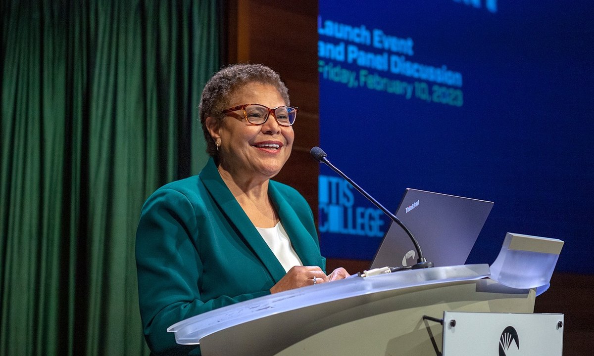 Visible and performing artists have struggled to recuperate from the pandemic, evaluation of California’s inventive financial system exhibits Visible and performing artists have struggled to recuperate from the pandemic, evaluation of California’s inventive financial system exhibits