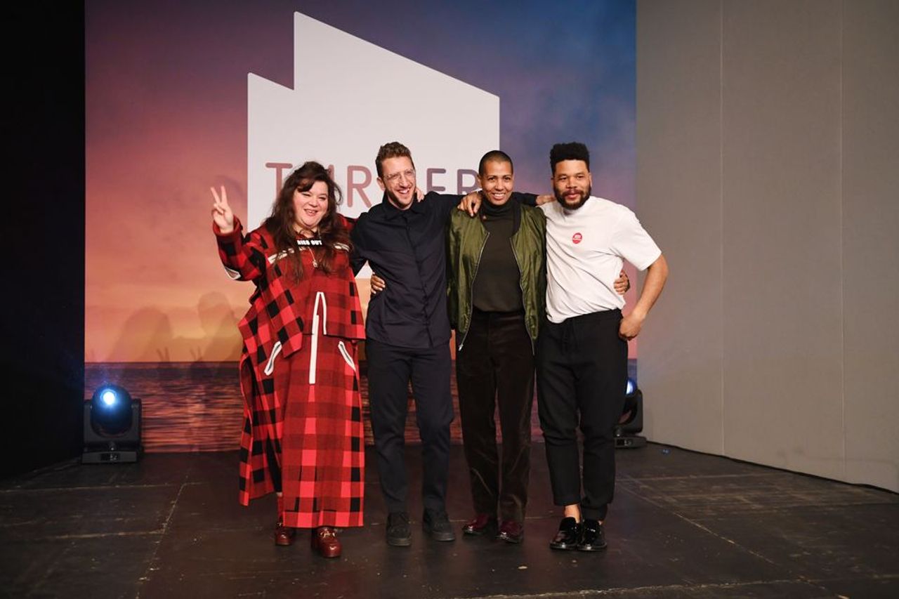 泰沙尼、劳伦斯·阿布·哈姆丹、海伦·卡莫克和奥斯卡·穆里洛在2019年共同获得特纳奖。照片：©斯图亚特·威尔逊/盖蒂图片社