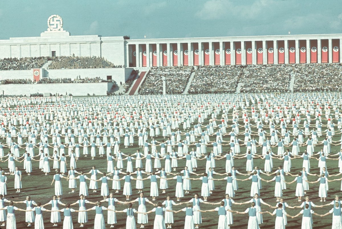 League of German Girls Dancing during the Reichs Party Congress (1938) © Hugo Jaeger/Timepix/The LIFE Picture Collection/Getty Images
