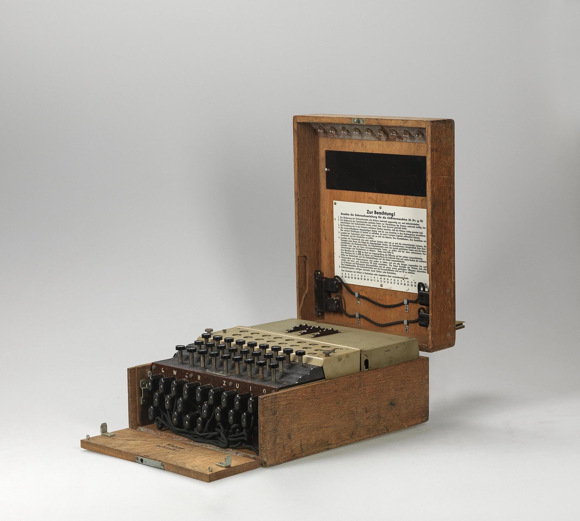 Enigma I, a rare German three-rotor encryption machine (1944, est € 30,000–€40,000) Courtesy of Dorotheum