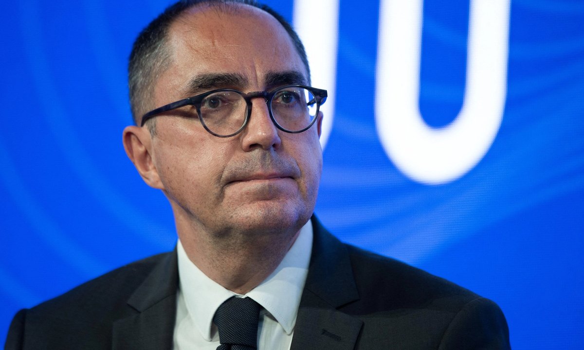 Former Louvre director Jean-Luc Martinez questioned by police as part of probe into alleged antiquities trafficking ring Former Louvre director Jean-Luc Martinez questioned by police as part of probe into alleged antiquities trafficking ring